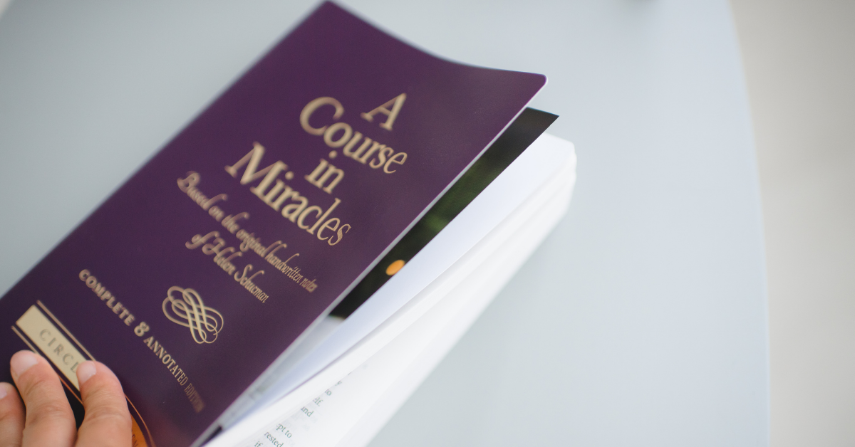A Course in Miracles Softcover (Complete and Annotated Edition) – Circle of  Atonement